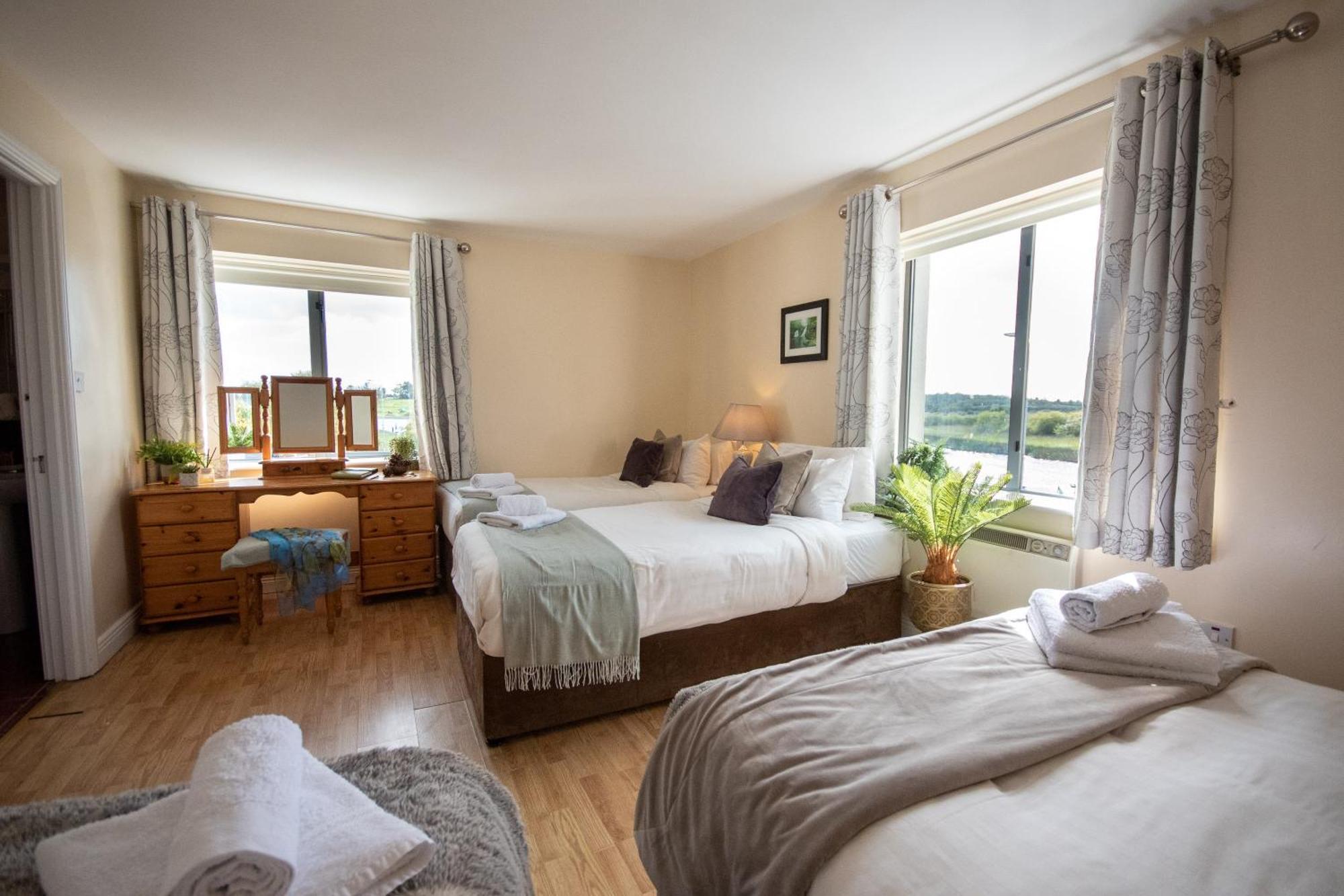 Waterfront View Apartment Carrick-on-Shannon Exterior photo