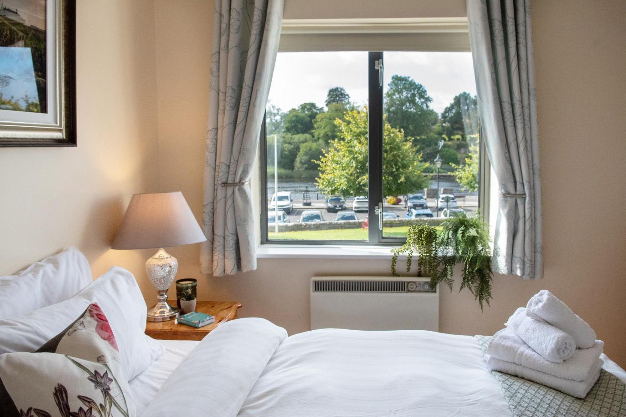 Waterfront View Apartment Carrick-on-Shannon Exterior photo