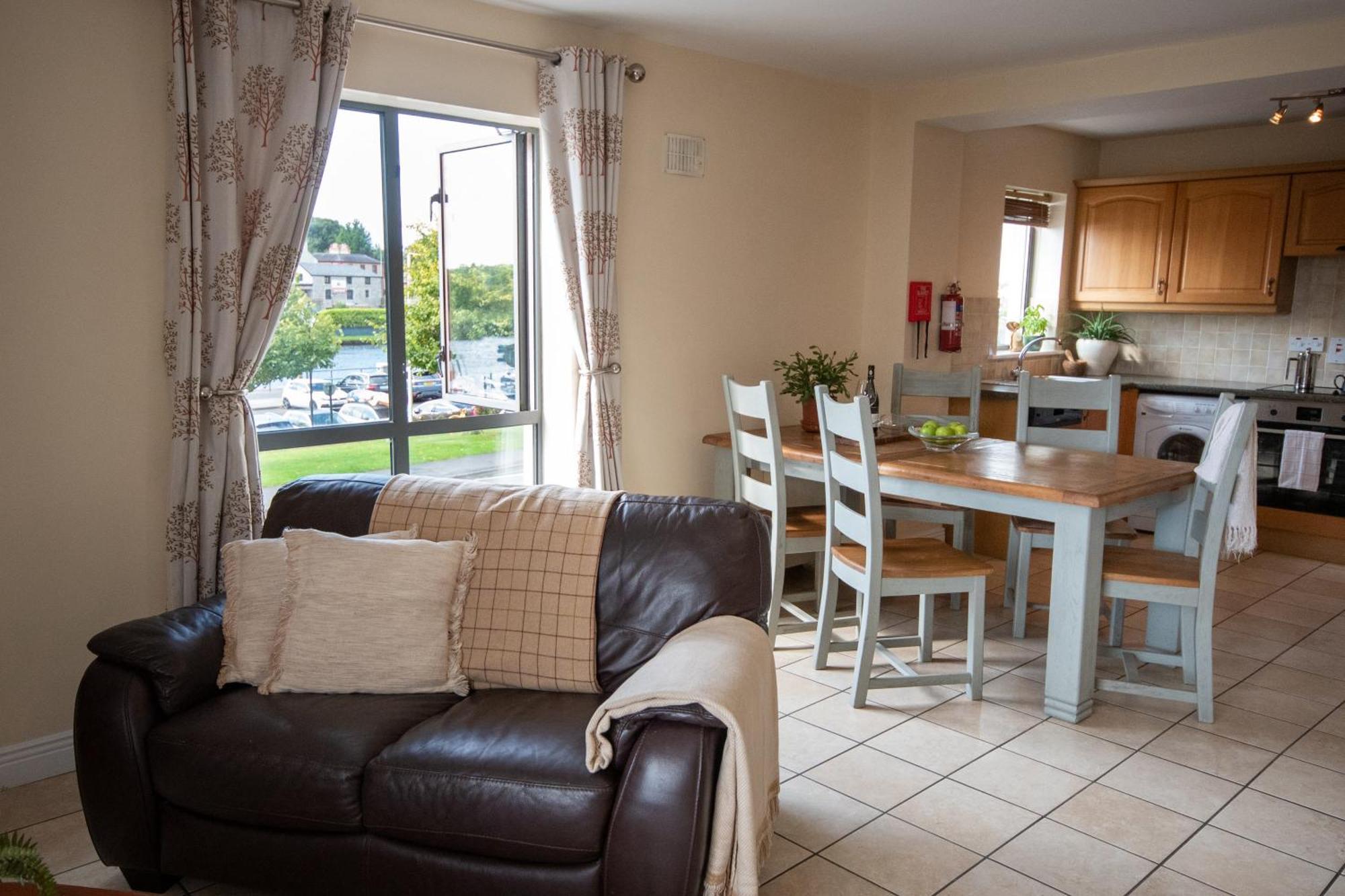 Waterfront View Apartment Carrick-on-Shannon Exterior photo