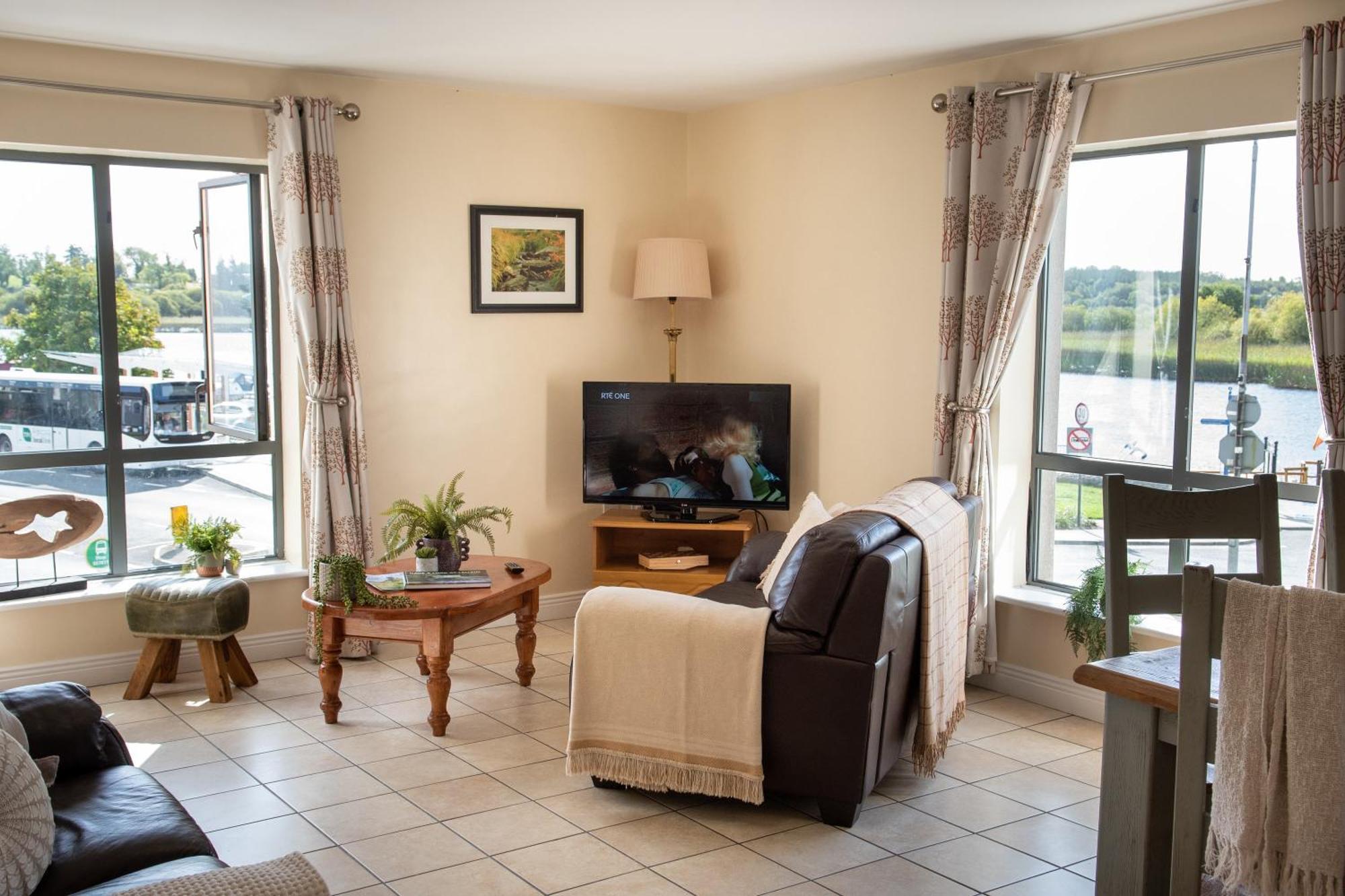 Waterfront View Apartment Carrick-on-Shannon Exterior photo